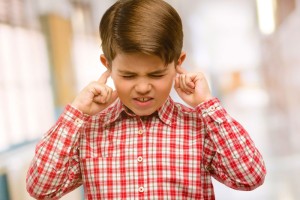 اختلال پردازش شنوایی(APD) در کودکان: نشانه‌ها، تشخیص و درمان