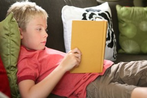 عصب‌شناسی خواندن مقدمه‌ای بر تأثیر قصه و ادبیات داستانی بر مغز کودکان