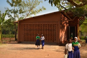 طراحی کتابخانه‌ی کودکان با همکاری خود مردم منطقه ی تانزانیا