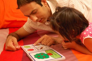 ۵ تکنیک برای تبدیل کتاب خواندن به فعالیتی سرگرم‌کننده برای کودکان