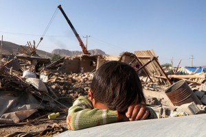 چگونه با کودکان زلزله زده یا سیل زده رفتار کنیم