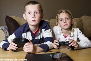 تاثیر منفی بازی‌های کامپیوتری بر کودکان؛ از بی‌احساسی تا کوچکی مغز