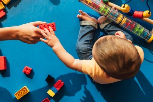 بازی کودکان در کودکستان خانگی