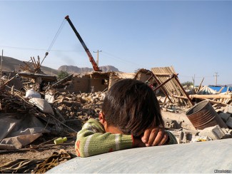 چگونه با کودکان زلزله زده یا سیل زده رفتار کنیم