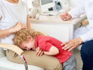 چرا کودک من از رویارویی با پزشک می‌ترسد؟ 